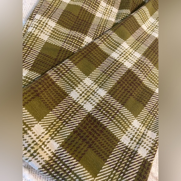 Women’s Green Plaid Pants - Picture 4 of 4